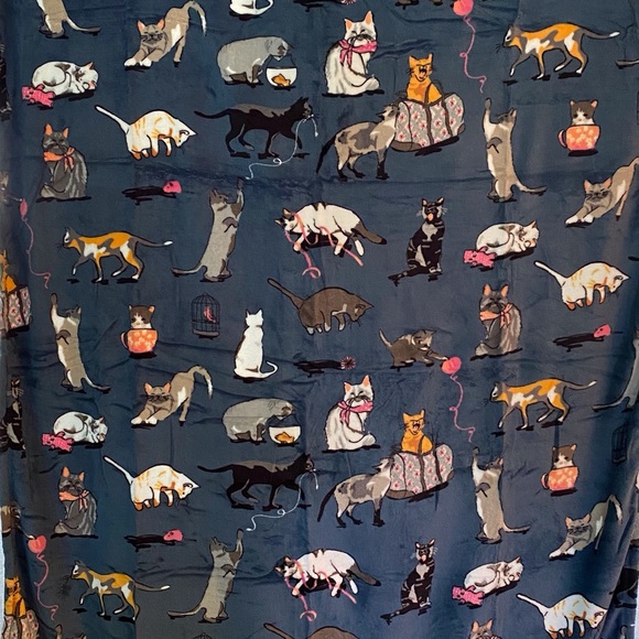 Vera Bradley ~CAT'S MEOW~ Plush Fleece Throw Blanket Blue Background NWT 80x50 - Picture 3 of 12